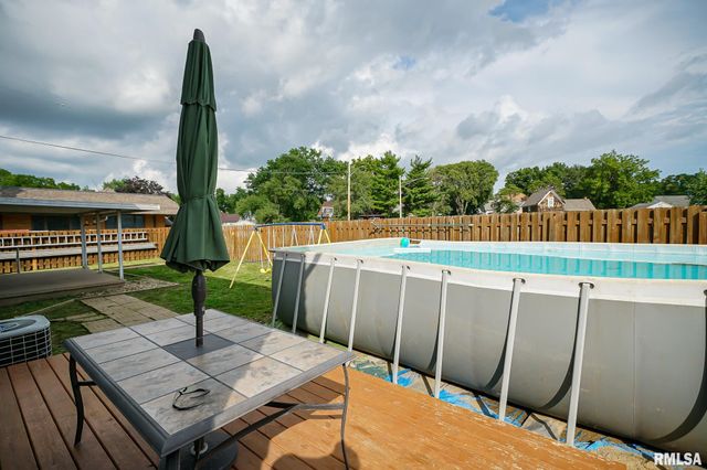 500 N 6TH Street, Pekin, IL 61554