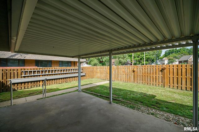500 N 6TH Street, Pekin, IL 61554