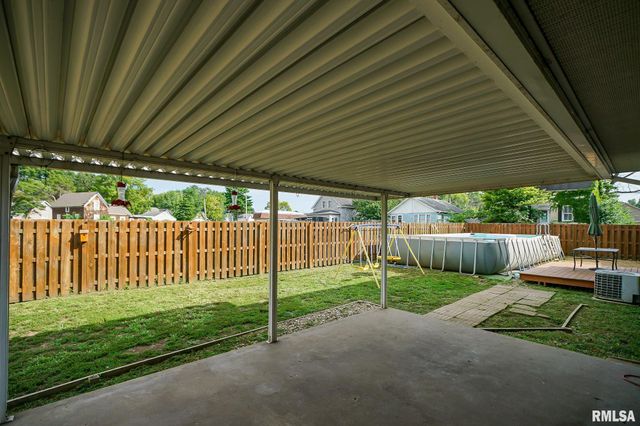 500 N 6TH Street, Pekin, IL 61554