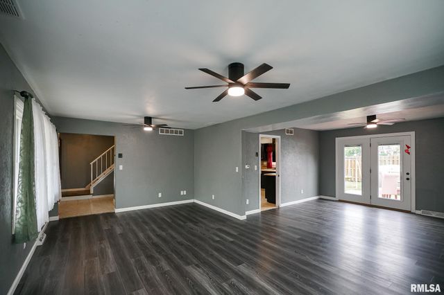 500 N 6TH Street, Pekin, IL 61554