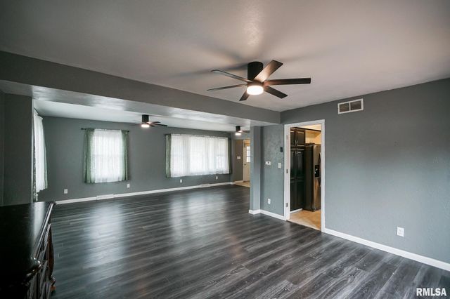 500 N 6TH Street, Pekin, IL 61554