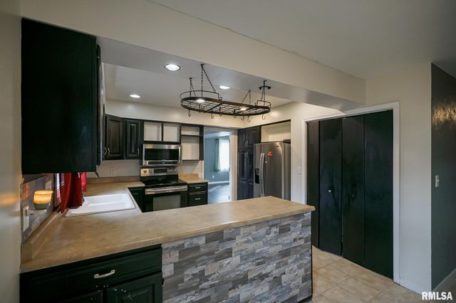 500 N 6TH Street, Pekin, IL 61554