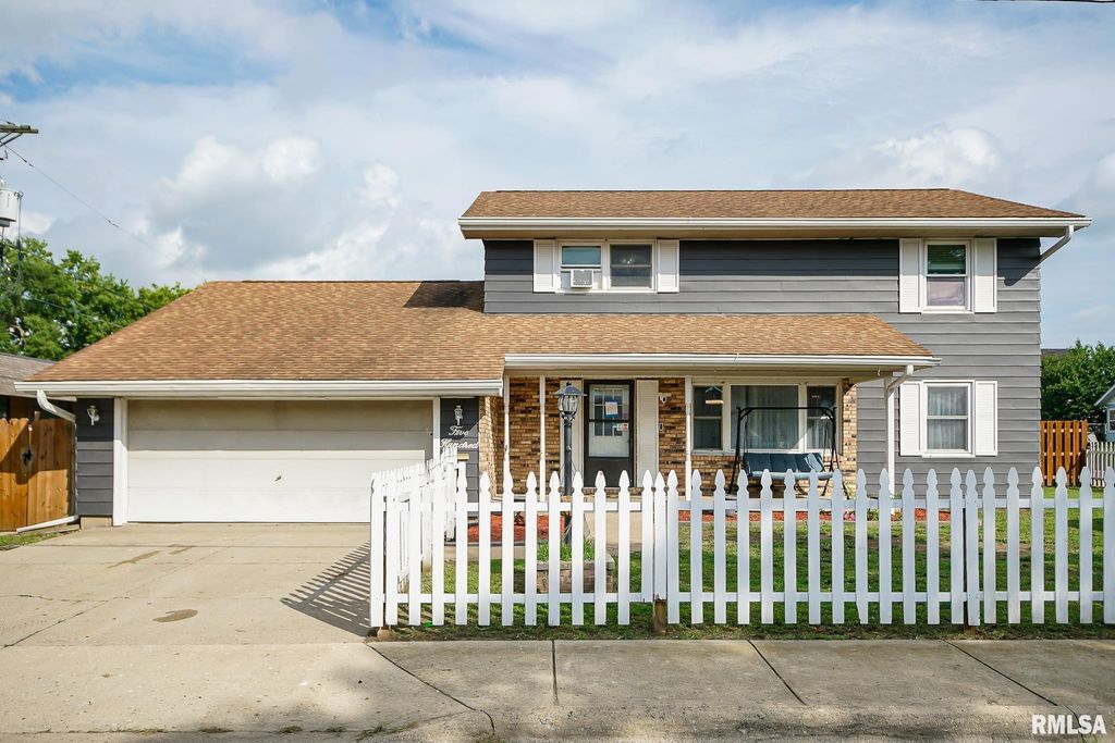 500 N 6TH Street, Pekin, IL 61554