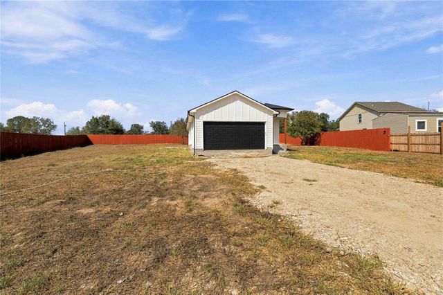 133 Esperanza DR, Bastrop, TX 78602