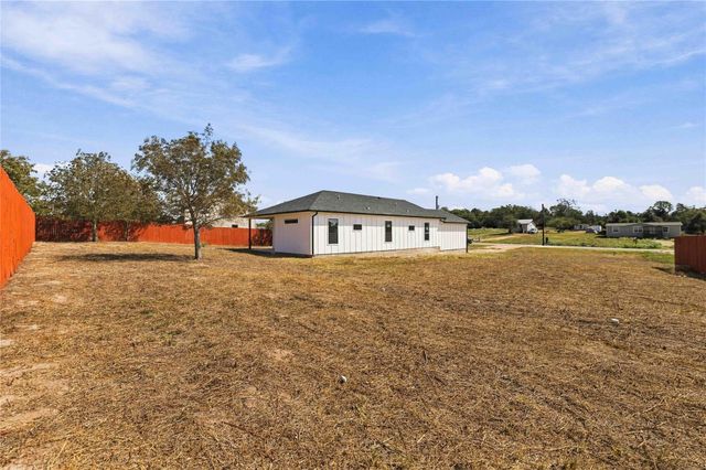 133 Esperanza DR, Bastrop, TX 78602