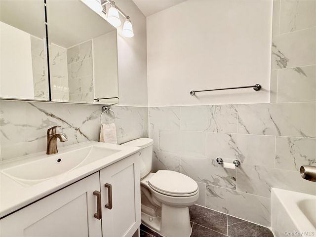 67-45A Cloverdale Lane 167, Bayside, NY 11364