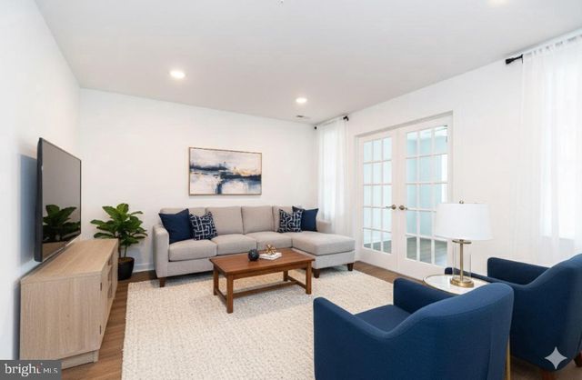 910 MAGNOLIA LN, Spring City, PA 19475