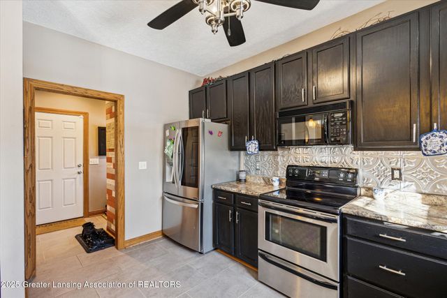 11610 Hibiscus Lane, Grand Ledge, MI 48837