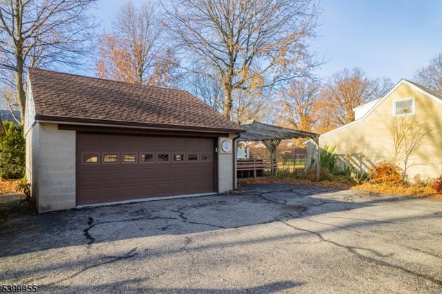 45 Lexington Blvd, Clark Twp., NJ 07066