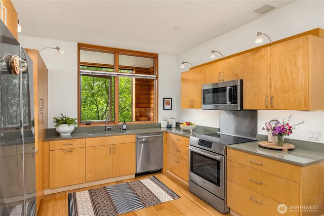 368 Wills Lane NW, Bainbridge Island, WA 98110