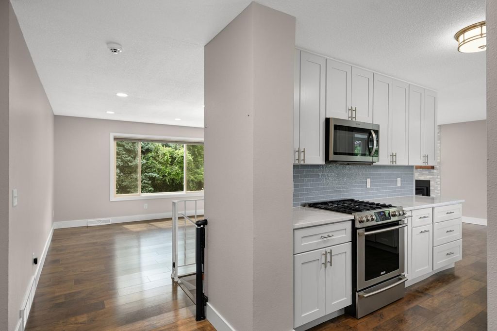 13712 E Wellington Crescent, Burnsville, MN 55337 — photo 4