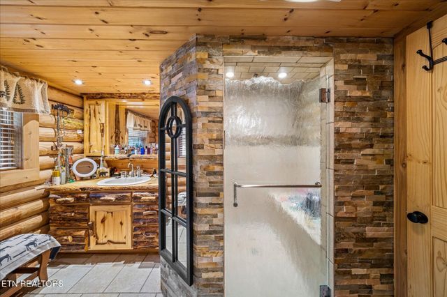 2820 Old Country Way, Sevierville, TN 37862