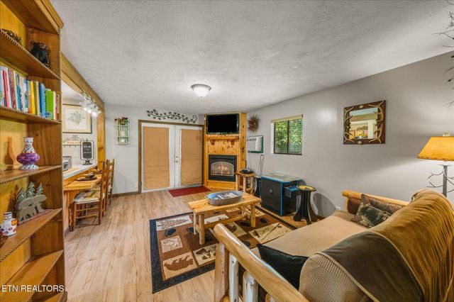 2820 Old Country Way, Sevierville, TN 37862