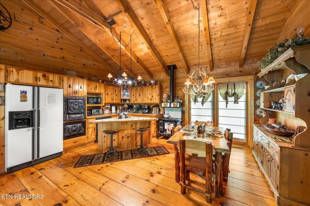 2820 Old Country Way, Sevierville, TN 37862