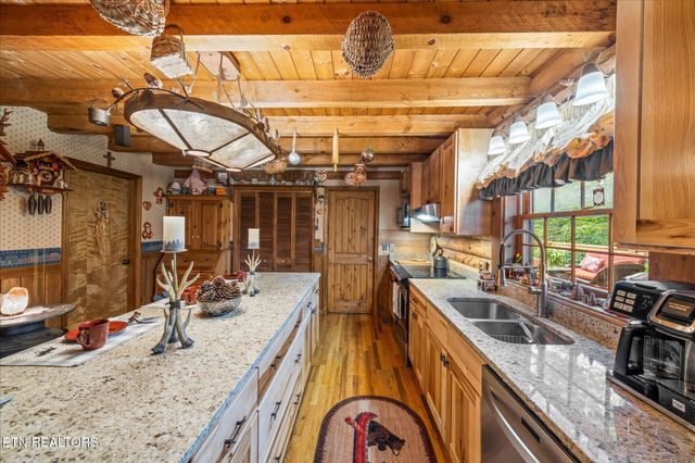 2820 Old Country Way, Sevierville, TN 37862