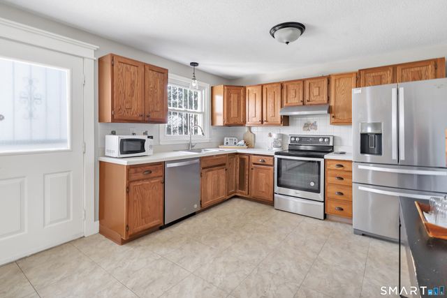 151 Old Coach Highway, Hamden, CT 06518