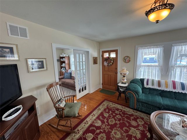 8 Maiden Lane, Port Jervis, NY 12771