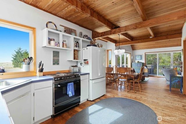 10911 Pacific Way, Long Beach, WA 98631