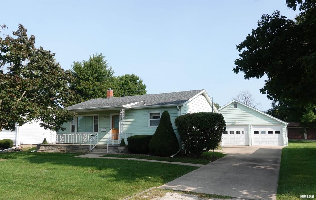 Image 1 of property listing at 1525 CLAY Street, Galesburg, IL 61401
