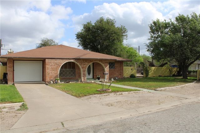 226 E Fairview Dr, Kingsville, TX 78363