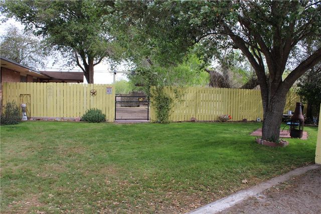 226 E Fairview Dr, Kingsville, TX 78363