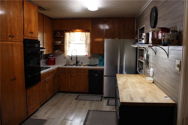 226 E Fairview Dr, Kingsville, TX 78363