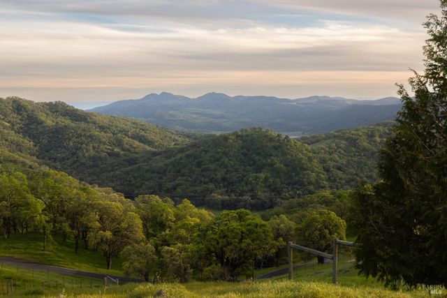 48 Longhorn Ridge Rd, Napa, CA 94558