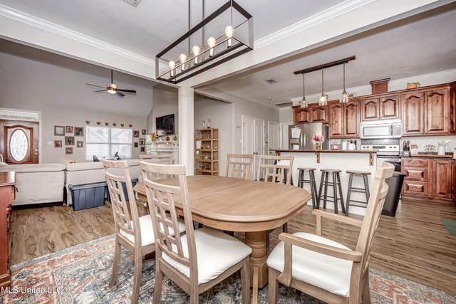 2504 Rue Beaux Chenes Central, Ocean Springs, MS 39564