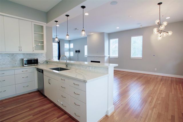 4701 Caroline Street, Houston, TX 77004