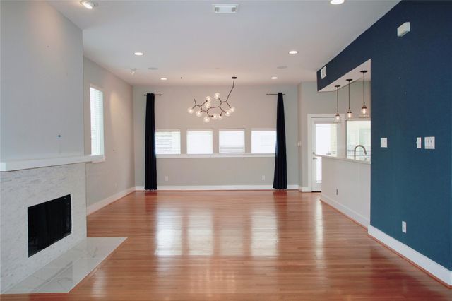 4701 Caroline Street, Houston, TX 77004