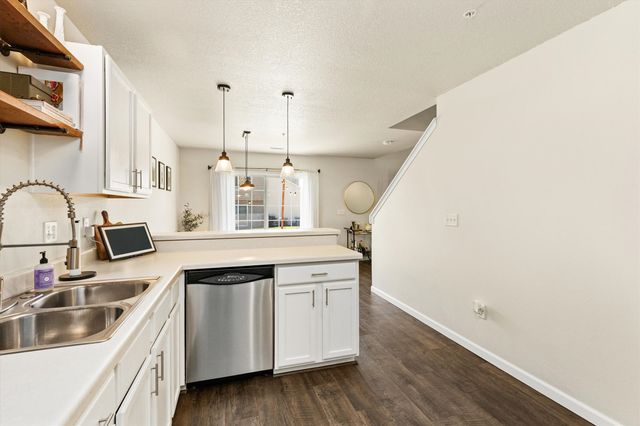 8610 Ep True Parkway 13006, West Des Moines, IA 50266