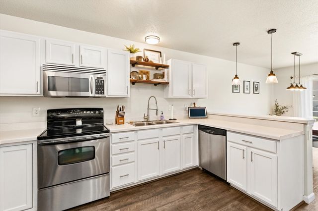 8610 Ep True Parkway 13006, West Des Moines, IA 50266