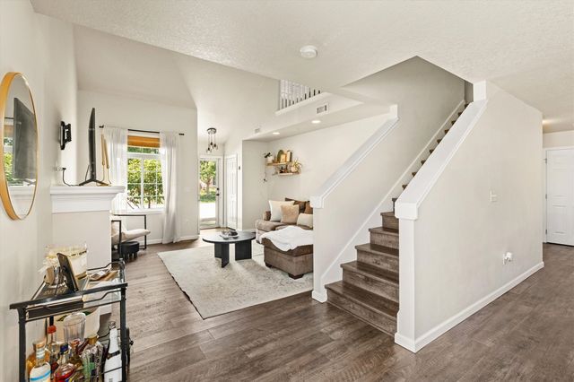 8610 Ep True Parkway 13006, West Des Moines, IA 50266
