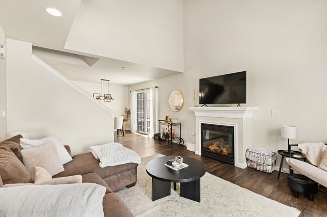 8610 Ep True Parkway 13006, West Des Moines, IA 50266