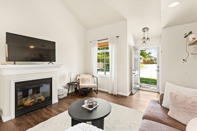 8610 Ep True Parkway 13006, West Des Moines, IA 50266