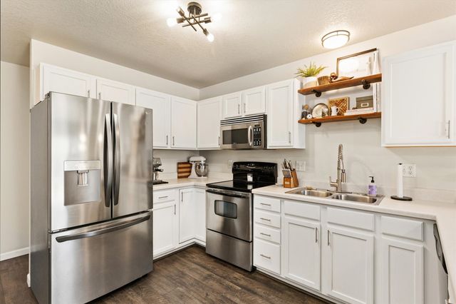 8610 Ep True Parkway 13006, West Des Moines, IA 50266