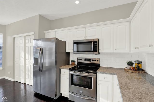 5873 Lost Oaks Drive, Carmel, IN 46033