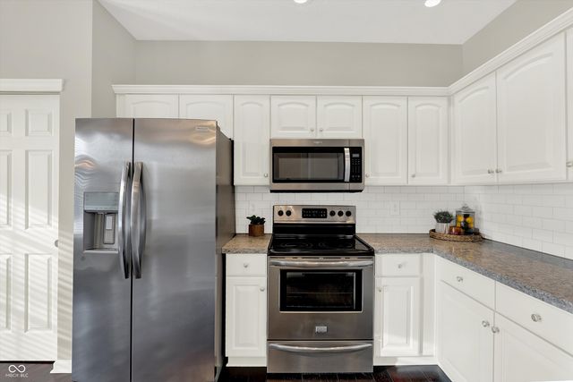 5873 Lost Oaks Drive, Carmel, IN 46033