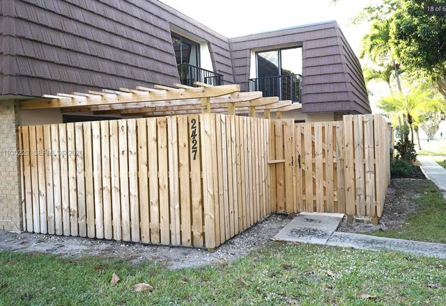 2427 24th Lane, Palm Beach Gardens, FL 33418