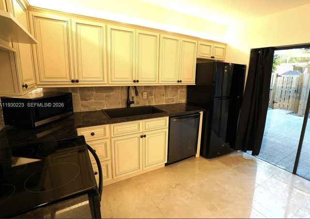 2427 24th Lane, Palm Beach Gardens, FL 33418