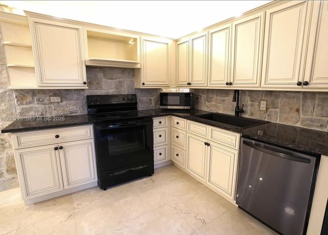 2427 24th Lane, Palm Beach Gardens, FL 33418