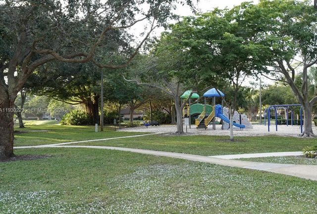 2427 24th Lane, Palm Beach Gardens, FL 33418