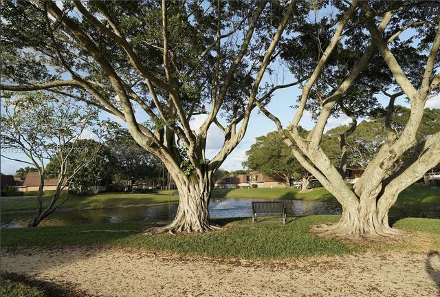 2427 24th Lane, Palm Beach Gardens, FL 33418