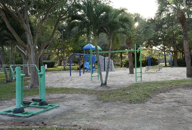 2427 24th Lane, Palm Beach Gardens, FL 33418