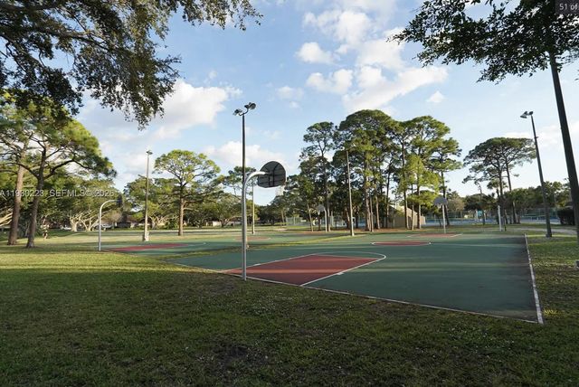 2427 24th Lane, Palm Beach Gardens, FL 33418