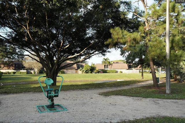 2427 24th Lane, Palm Beach Gardens, FL 33418