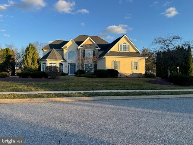 1332 STONEHENGE DR, York, PA 17404