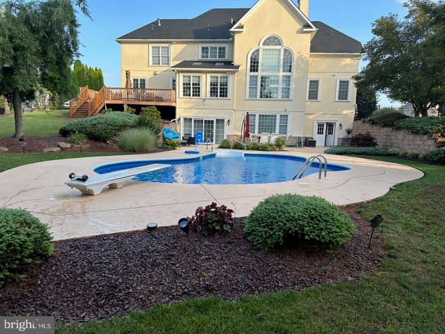 1332 STONEHENGE DR, York, PA 17404