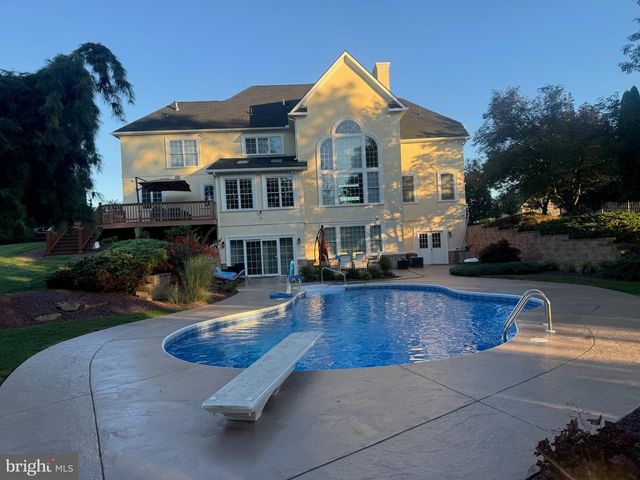 1332 STONEHENGE DR, York, PA 17404