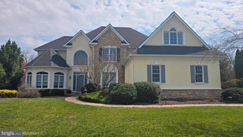 1332 STONEHENGE DR, York, PA 17404